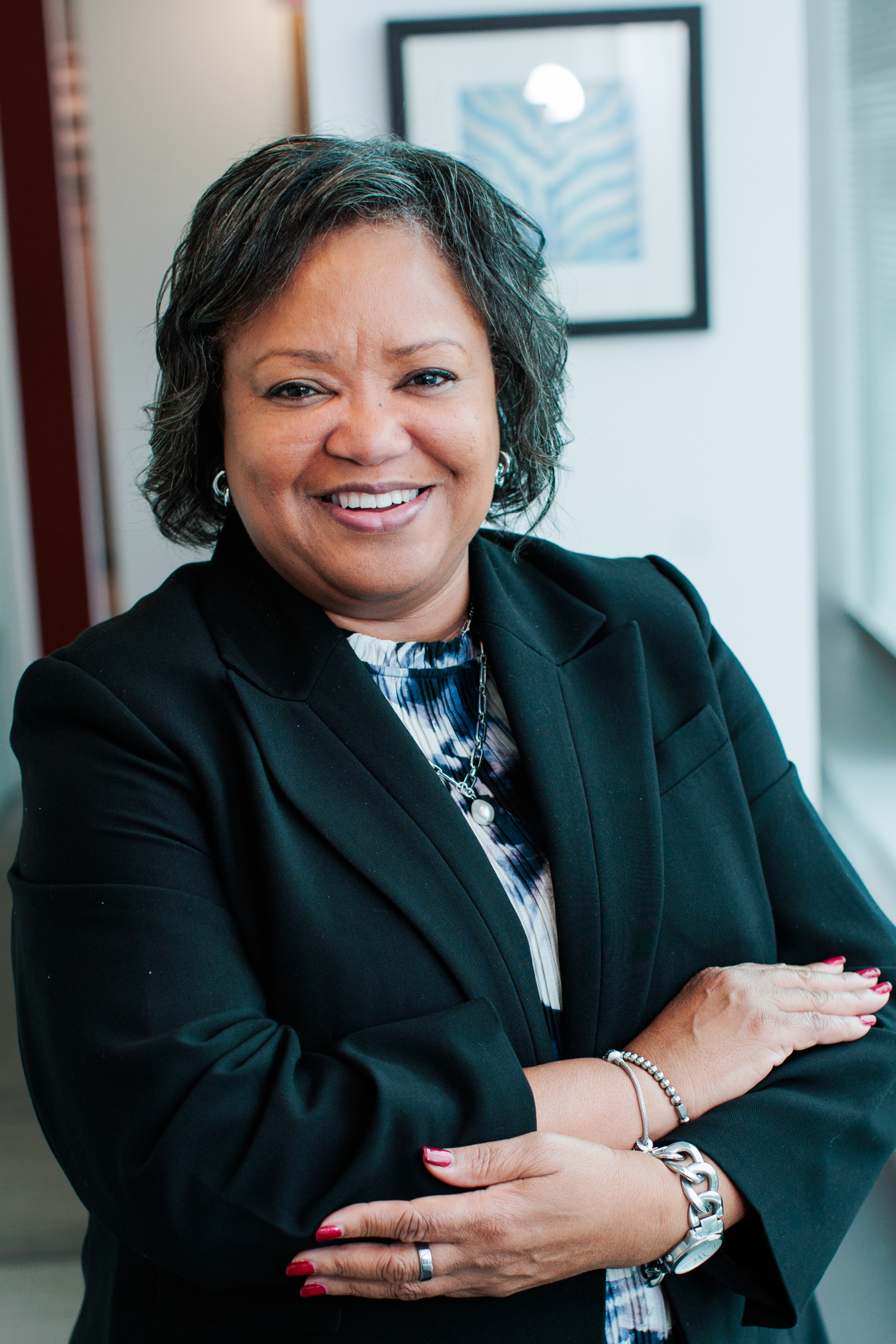 Leslie-Graves-Headshot-2026-web-bio